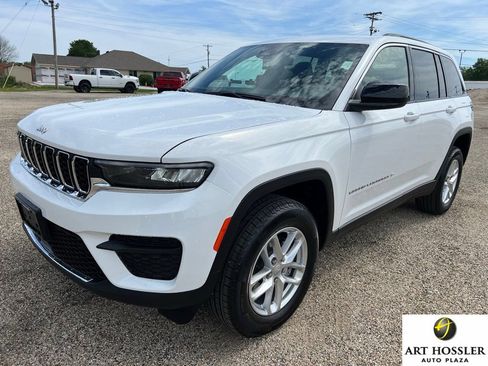 New 2026 Jeep Grand Cherokee Laredo AWD/4WD image 1