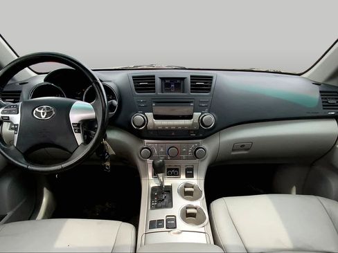 Used 2012 Toyota Highlander SE FWD image 13