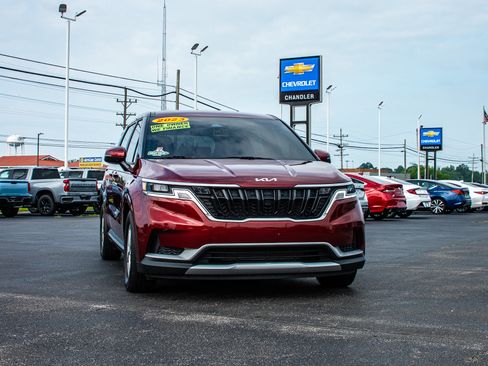 Used 2023 Kia Carnival LX image 12