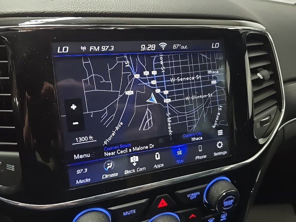 Used 2020 Jeep Grand Cherokee Limited AWD/4WD image 25