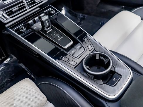 Used 2022 Porsche 911 Turbo image 44