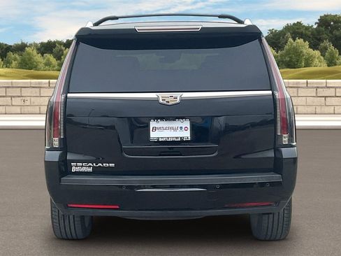 Used 2020 Cadillac Escalade Platinum image 4