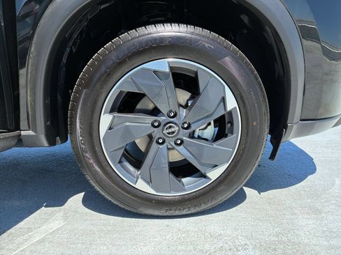 Used 2025 Nissan Rogue SV FWD image 32