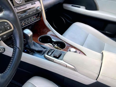 Used 2019 Lexus RX 350L w/ Premium Package image 16