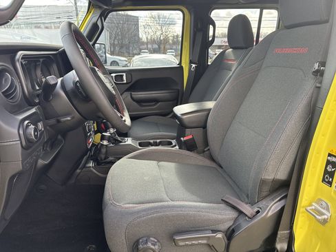 Used 2024 Jeep Wrangler Unlimited Rubicon w/ Technology Group image 15