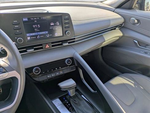 Used 2025 Hyundai Elantra Sport image 13