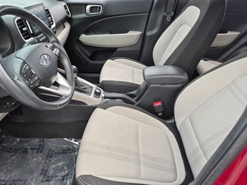Used 2025 Hyundai Venue SEL FWD image 24