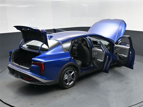 New 2025 Kia K4 LXS image 18