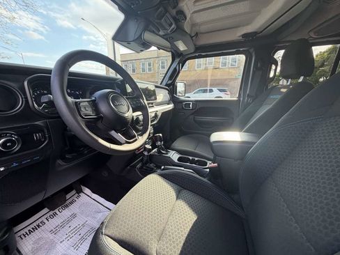 Used 2025 Jeep Wrangler Unlimited Rubicon 4xe AWD/4WD image 13