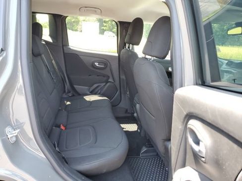 Used 2021 Jeep Renegade Latitude w/ Convenience Group AWD/4WD image 22