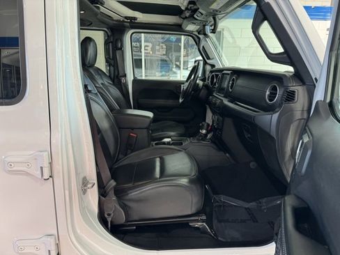 Used 2020 Jeep Gladiator Overland image 14