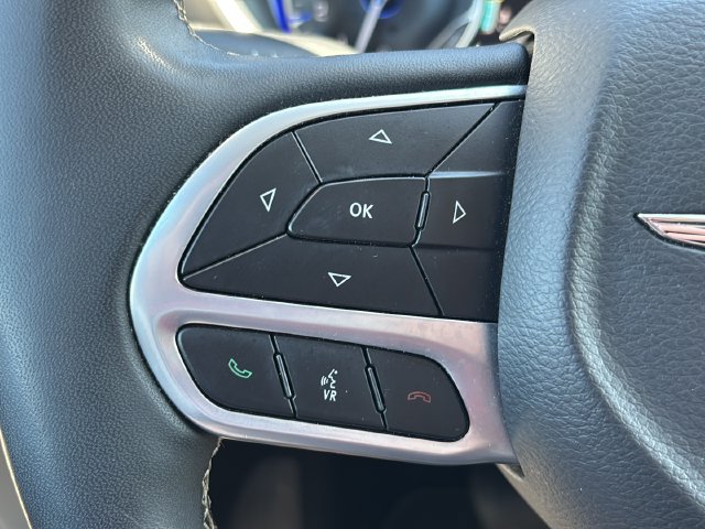 Used 2024 Chrysler Pacifica Touring-L FWD image 16