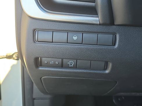 Used 2023 Nissan Rogue SV image 22