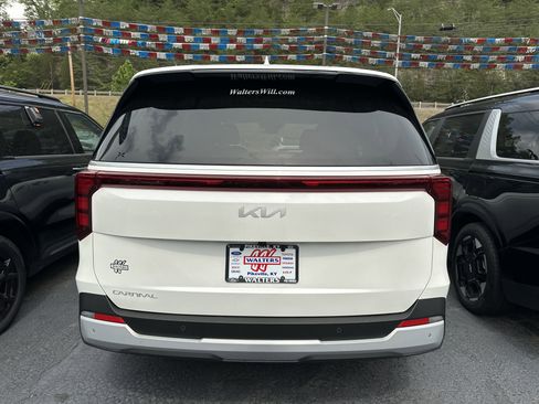 New 2026 Kia Carnival LX FWD image 3