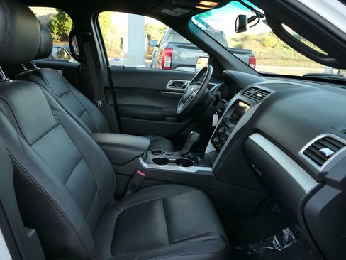 Used 2015 Ford Explorer XLT w/ Equipment Group 202A image 26