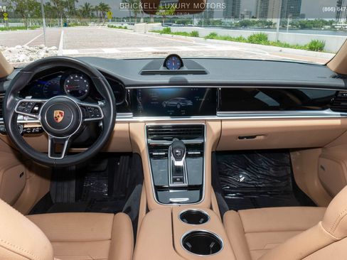 Used 2019 Porsche Panamera RWD image 23