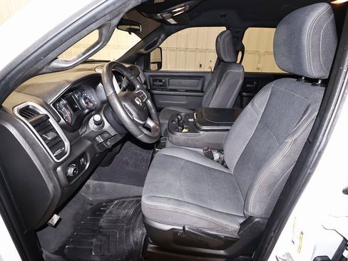 Used 2024 RAM 2500 Tradesman w/ Chrome Appearance Group image 14