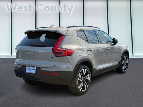 New 2026 Volvo XC40 B5 Plus w/ Climate Package image 3