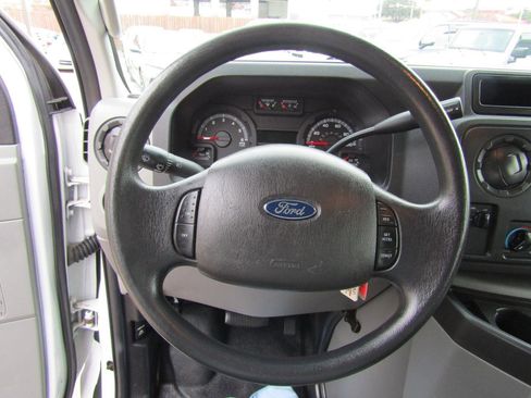 Used 2014 Ford E-250 and Econoline 250 w/ Power Group image 13