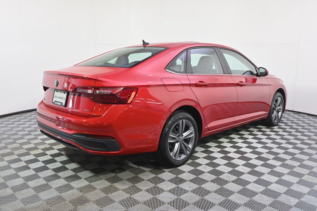 Used 2023 Volkswagen Jetta SE w/ Panoramic Sunroof Package FWD image 7