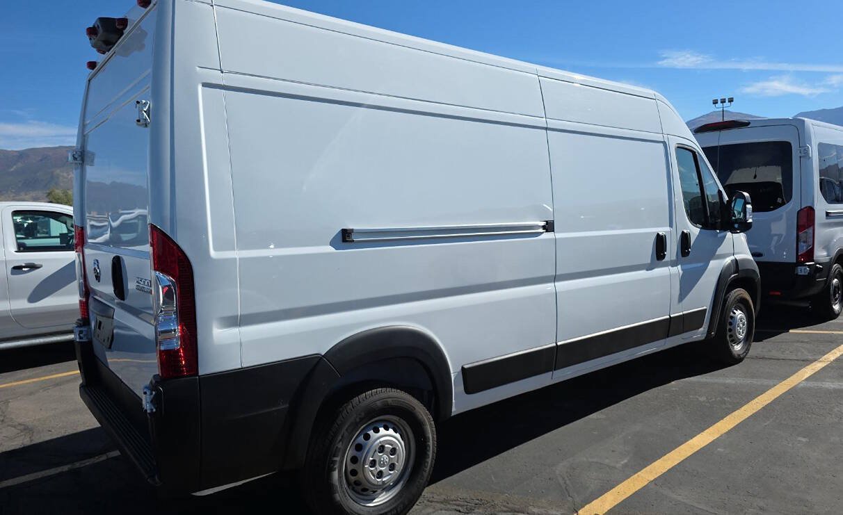 Used 2024 RAM ProMaster 2500 w/ Convenience Group FWD image 2