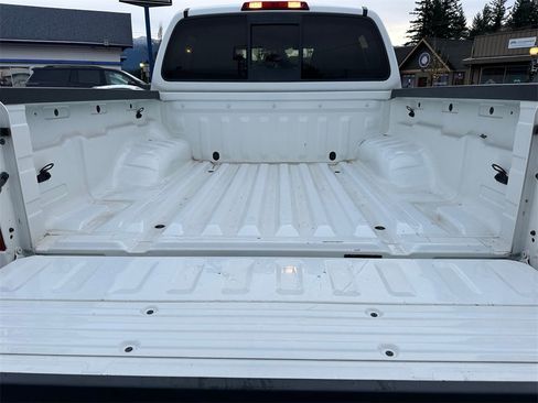 Used 2015 Nissan Frontier SV image 15