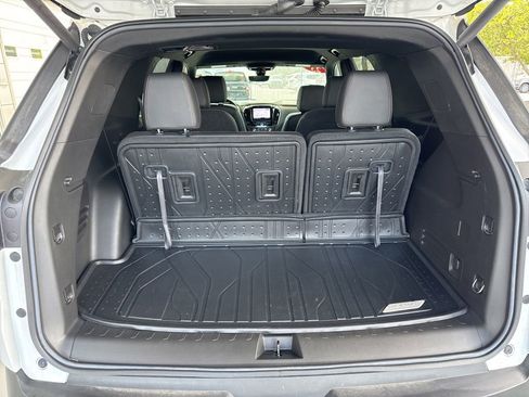 Used 2023 Chevrolet Traverse RS image 18
