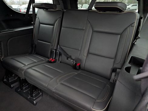 Used 2023 Chevrolet Suburban Premier image 9