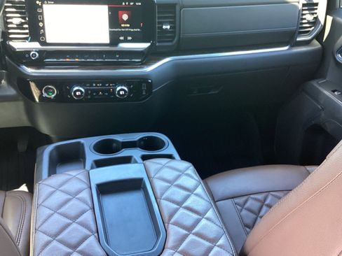 Used 2022 GMC Sierra 1500 Elevation image 17