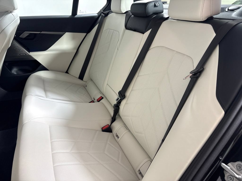 Certified 2026 BMW 530i w/ Premium Package RWD image 28