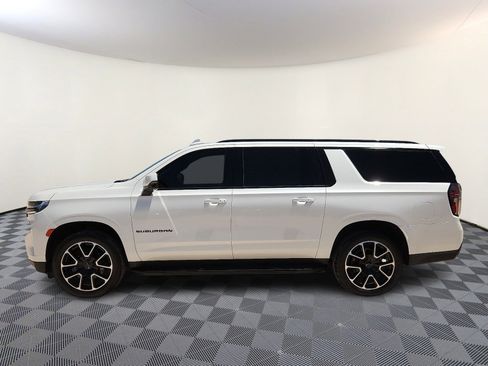 Used 2024 Chevrolet Suburban RST w/ Luxury Package RWD image 2