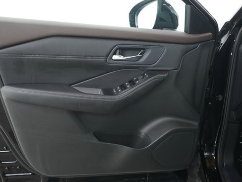 Used 2023 Nissan Rogue SV w/ SV Premium B Package FWD image 21