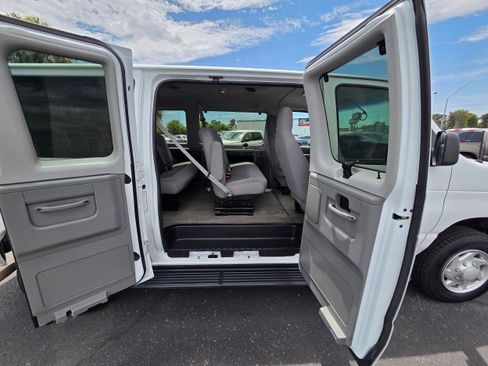 Used 2014 Ford E-350 and Econoline 350 XLT RWD image 17
