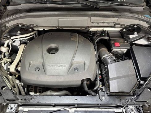 Used 2021 Volvo XC60 T5 Momentum AWD/4WD image 23