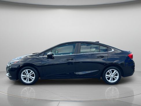 Used 2017 Chevrolet Cruze LT w/ Convenience Package FWD image 4