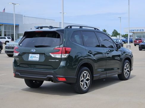 Used 2024 Subaru Forester Premium AWD/4WD image 7