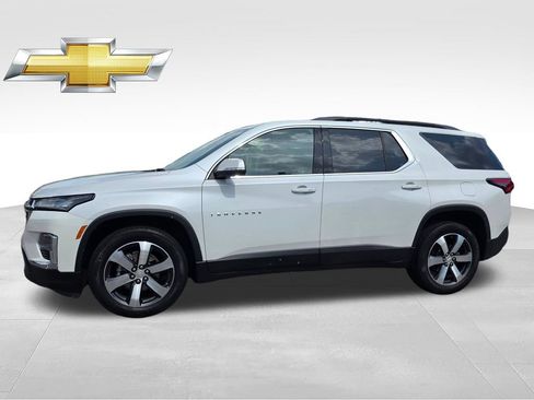 Used 2022 Chevrolet Traverse LT w/ LT Premium Package FWD image 3