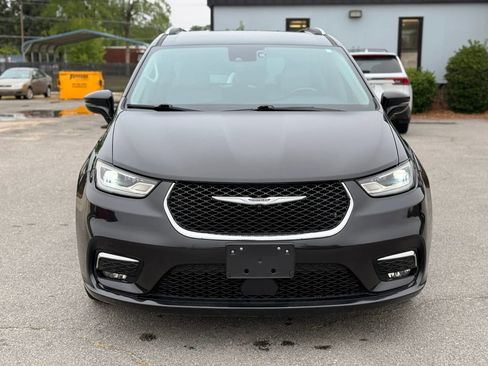 Used 2021 Chrysler Pacifica Touring-L FWD image 4