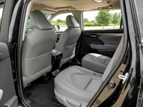 Used 2021 Toyota Highlander Limited AWD/4WD image 38
