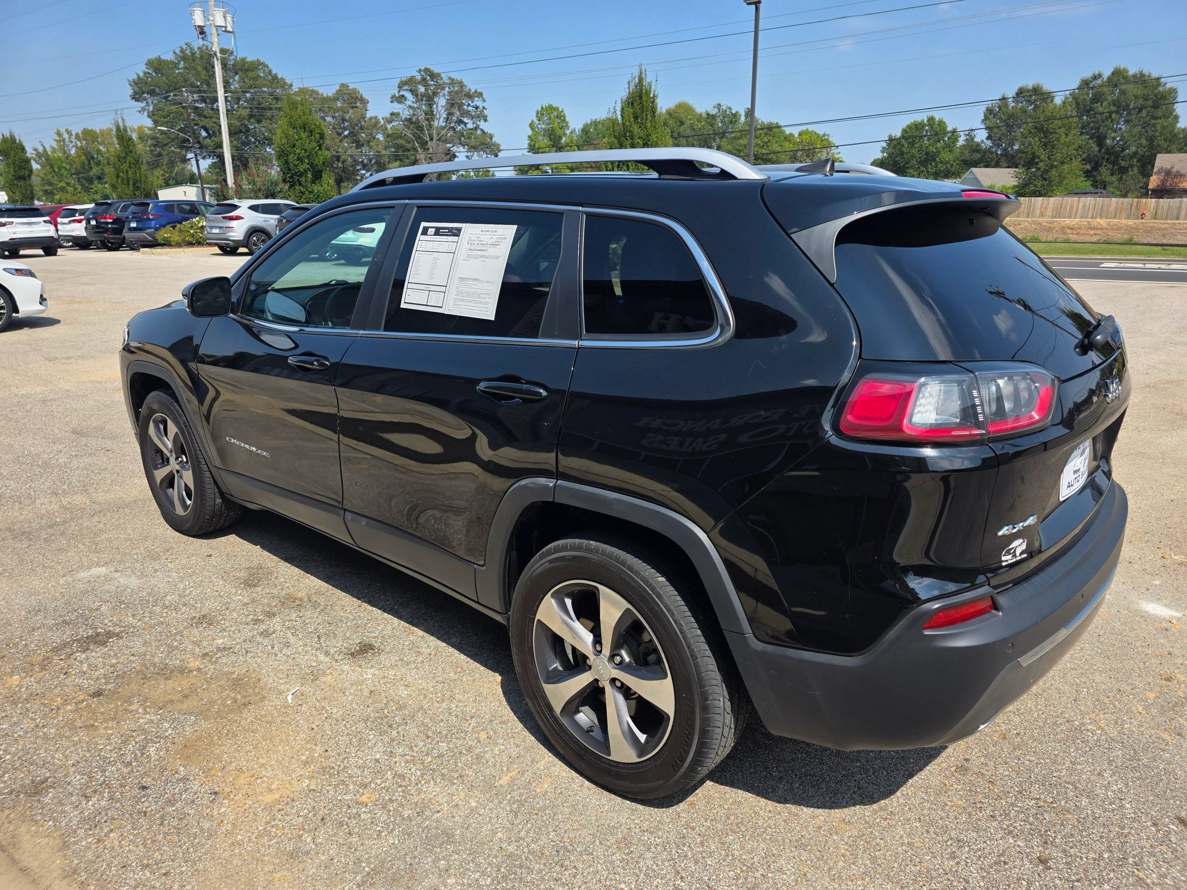 Used 2019 Jeep Cherokee Limited AWD/4WD image 3