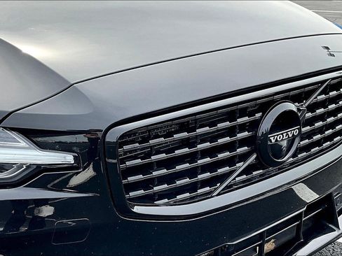 Used 2022 Volvo S60 T8 R-Design image 34