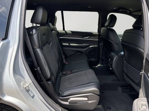 New 2026 Jeep Grand Cherokee L 4WD image 13