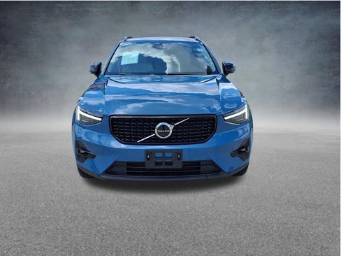 Certified 2023 Volvo XC40 B5 Ultimate w/ Protection Package Premier AWD/4WD image 3