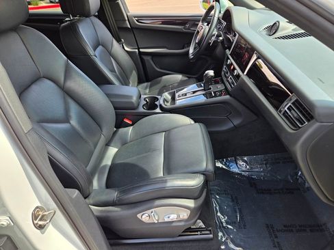 Used 2024 Porsche Macan AWD/4WD image 13