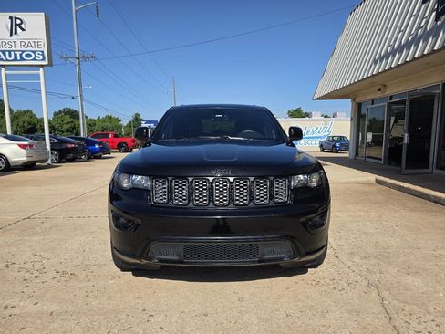 Used 2017 Jeep Grand Cherokee Altitude RWD image 2