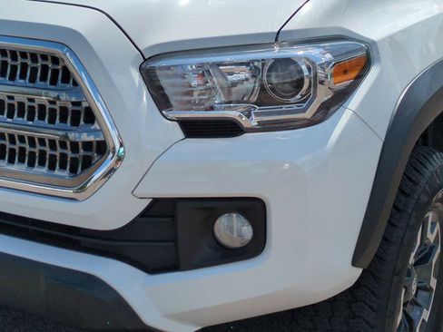 Used 2017 Toyota Tacoma TRD Off-Road image 11