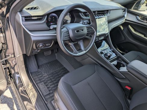 New 2025 Jeep Grand Cherokee Laredo X w/ Trailer Tow Package image 9