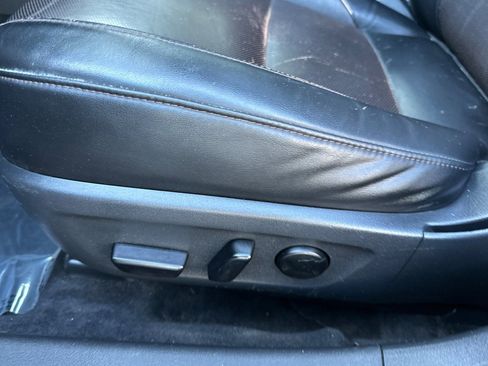 Used 2025 MAZDA MAZDA3 2.5 S Hatchback w/ Premium Pkg image 13