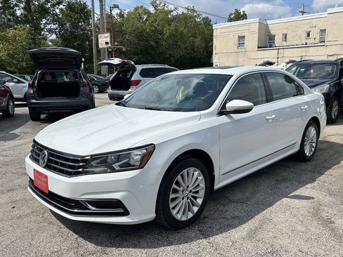 Used 2016 Volkswagen Passat 1.8T SE FWD image 2