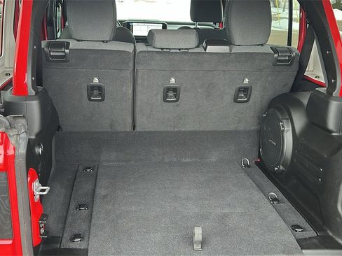 Used 2025 Jeep Wrangler Unlimited Sahara image 29